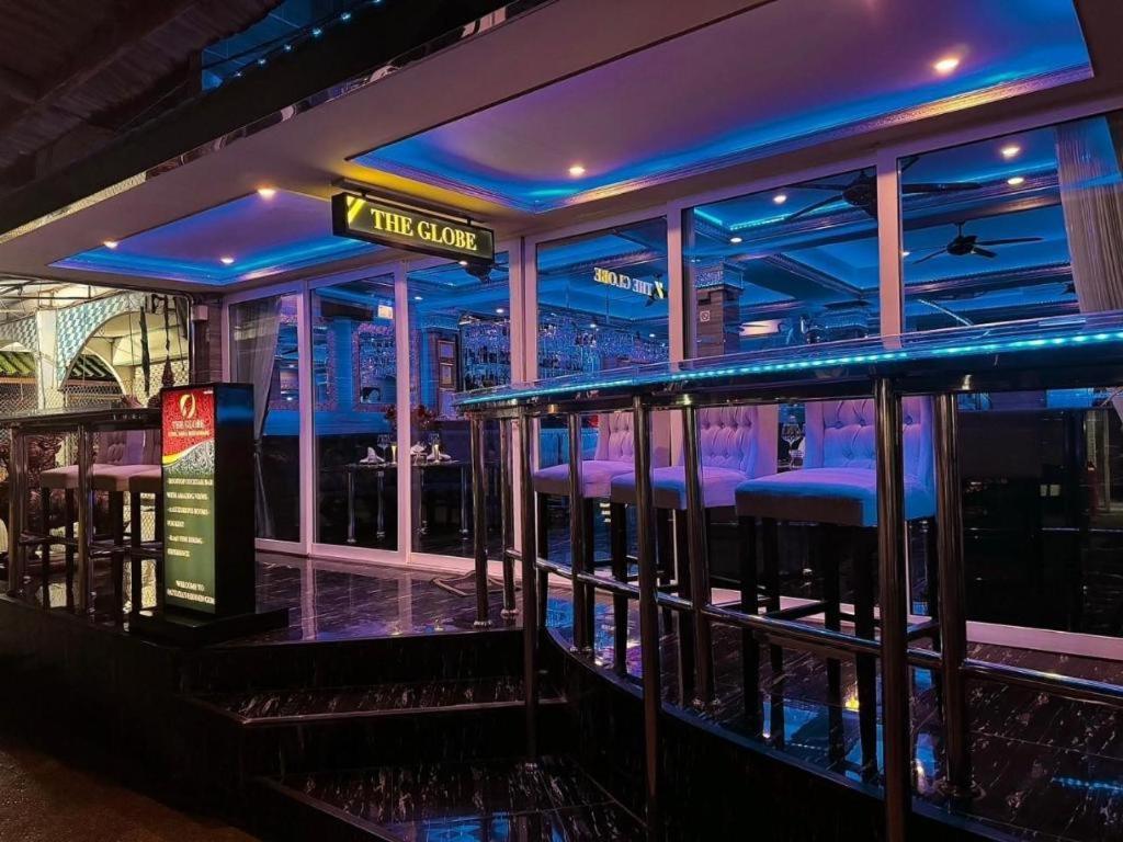 The Globe Hotel, Bar & Restaurant Pattaya Bagian luar foto