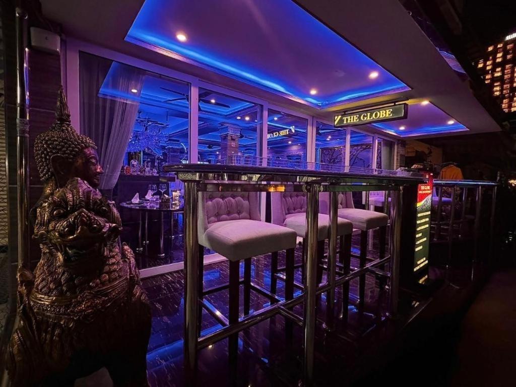 The Globe Hotel, Bar & Restaurant Pattaya Bagian luar foto