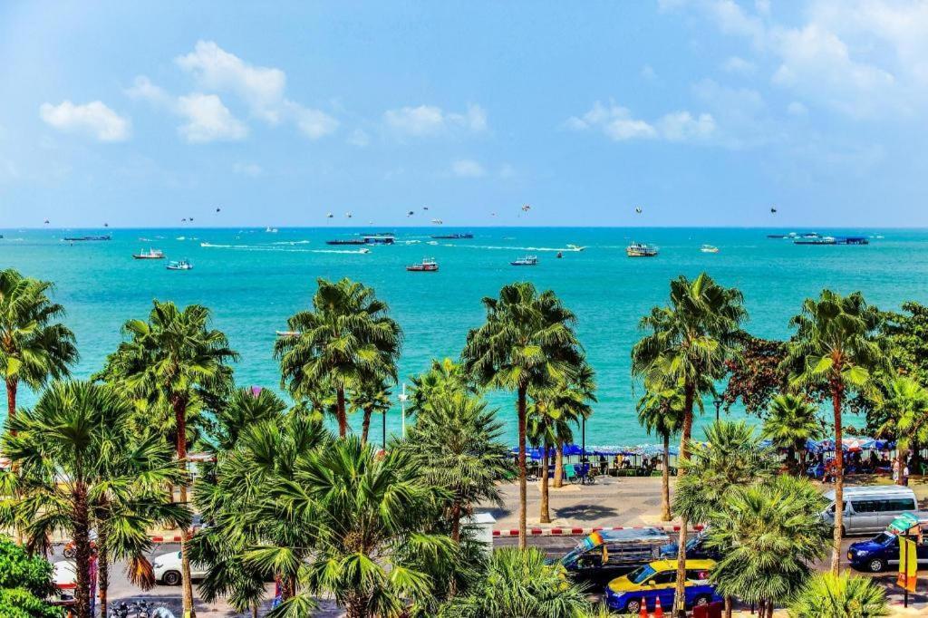 The Globe Hotel, Bar & Restaurant Pattaya Bagian luar foto