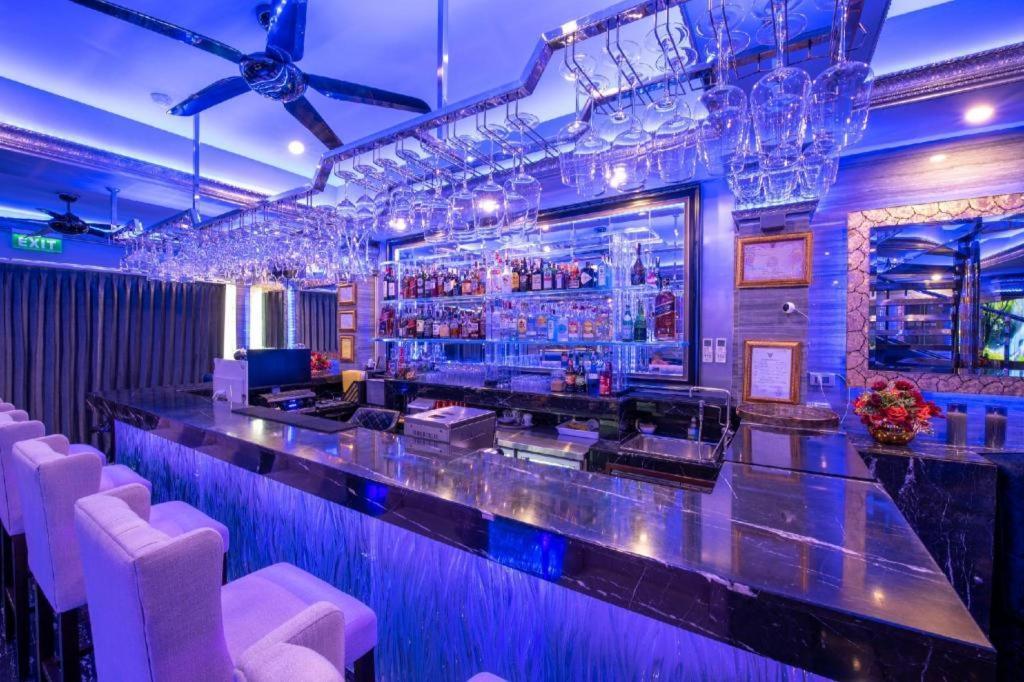 The Globe Hotel, Bar & Restaurant Pattaya Bagian luar foto