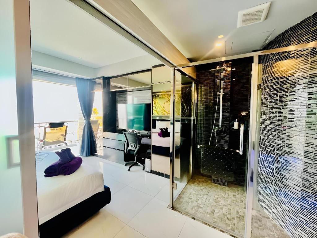 The Globe Hotel, Bar & Restaurant Pattaya Bagian luar foto