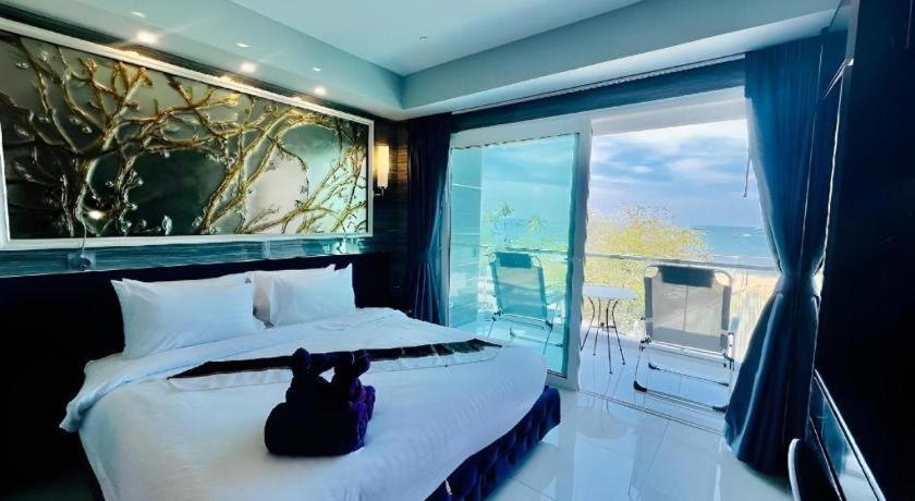 The Globe Hotel, Bar & Restaurant Pattaya Bagian luar foto