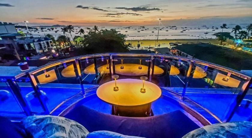 The Globe Hotel, Bar & Restaurant Pattaya Bagian luar foto