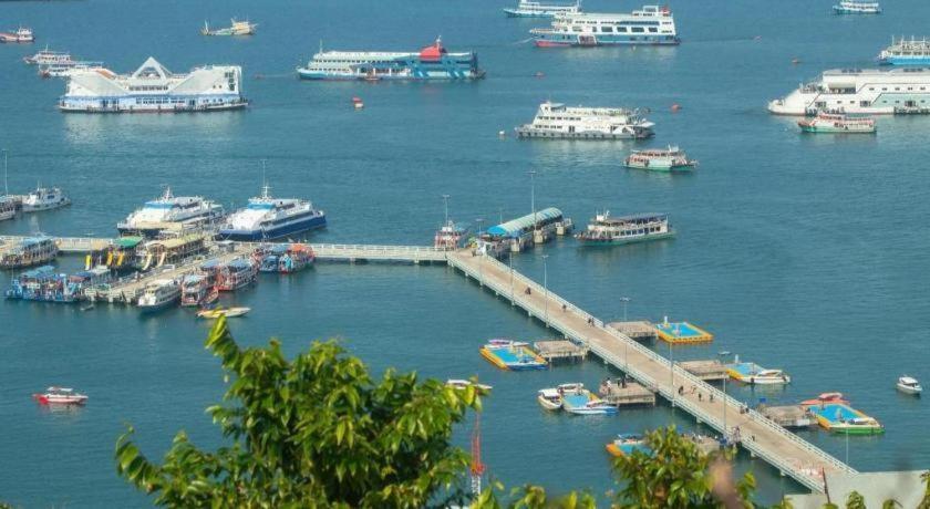 The Globe Hotel, Bar & Restaurant Pattaya Bagian luar foto