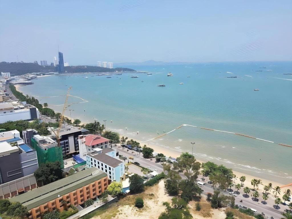 The Globe Hotel, Bar & Restaurant Pattaya Bagian luar foto