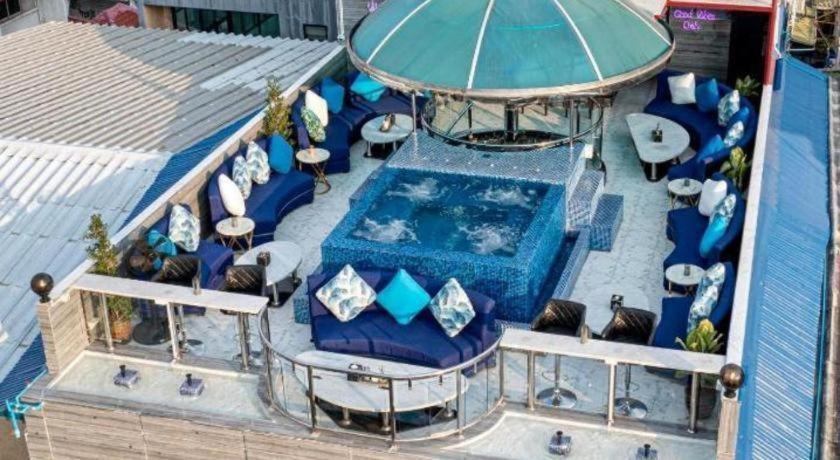 The Globe Hotel, Bar & Restaurant Pattaya Bagian luar foto