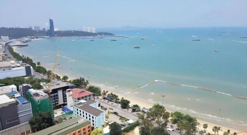 The Globe Hotel, Bar & Restaurant Pattaya Bagian luar foto